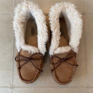 UGG Alena slippers LIKE NEW